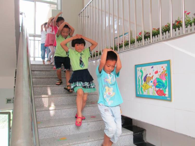 实验幼儿园举行地震疏散逃生演练活动-肥城市
