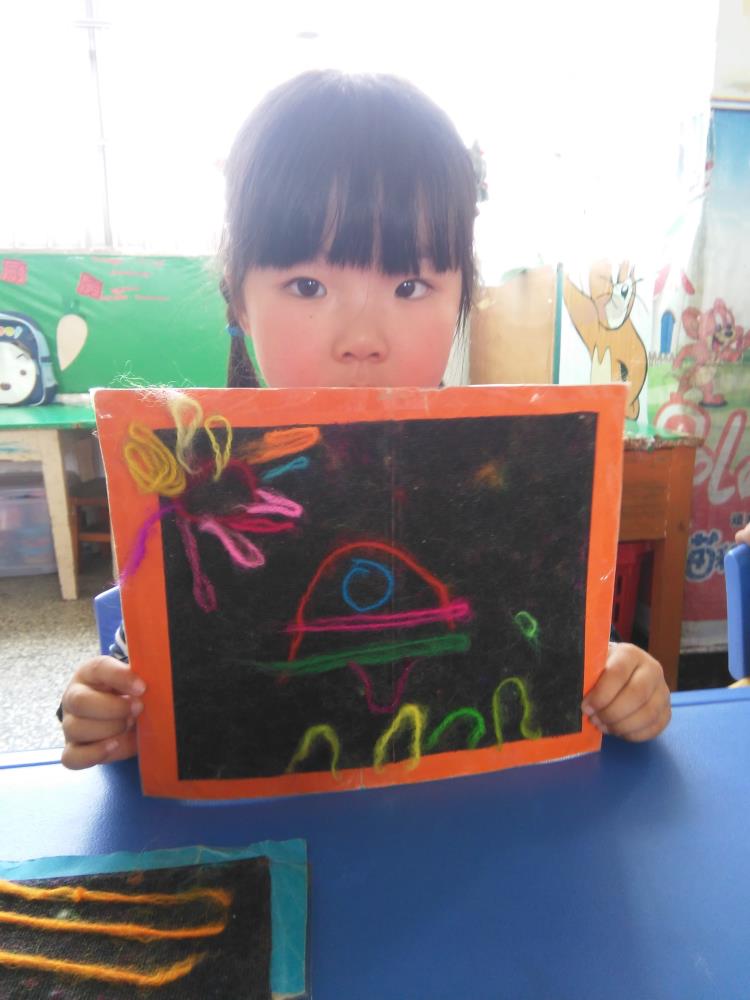 五彩毛线粘贴画-湖北省麻城市幼儿园